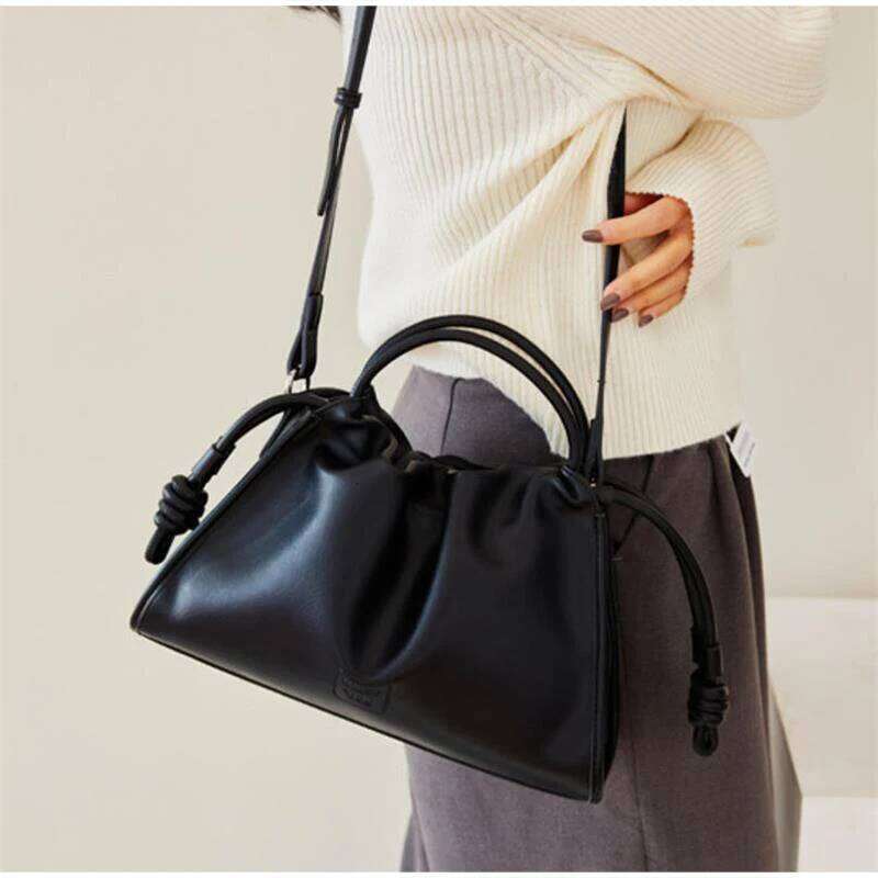 Brand Pleated Cloud Shaped Women Stylish Drawstring Shoulder Crossbody Bag Luxury Large Capacity Minimalist Commuter Handbag TIANOUDAISHU