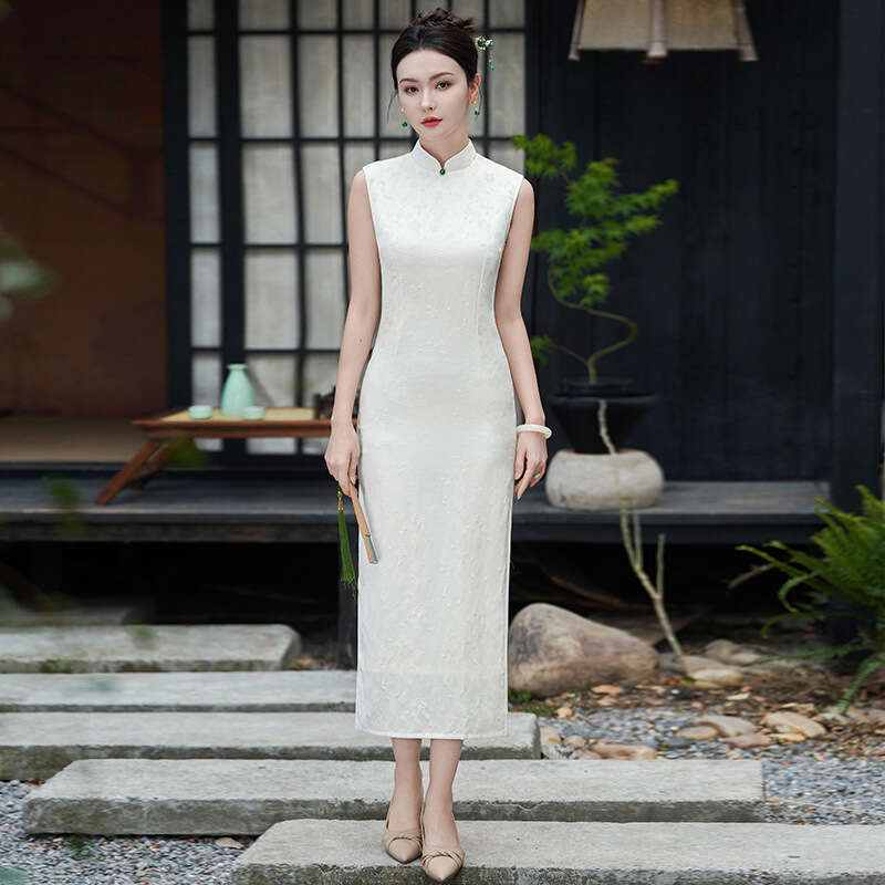 Retro-Style White Stand-Collar Cheongsam Slit, Sleeveless, Refined Elegant, With A Touch Of High-End Luxury Unique Chinese Charm Qipao Hanfu Silk
