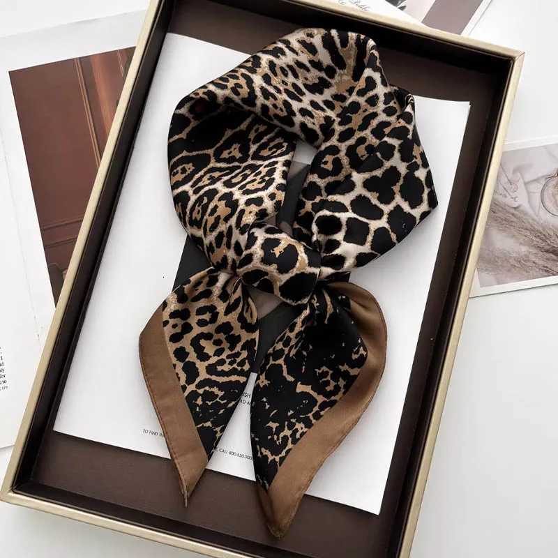 Luxury Leopard Print Fem Satin Neck Scarf Square Hair Scarves Foard Band Shawls Wraps Neckerchief Bandana Wen 70cm X260328