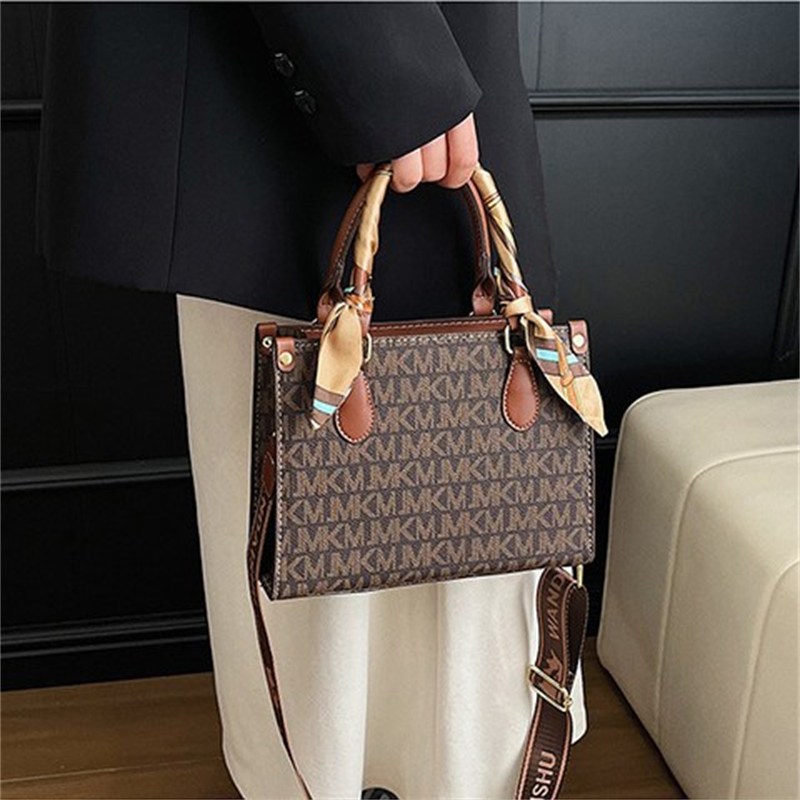Free shipping Designer bag Plaid tote bag women bag shoulder bag crossbody bag versatile large capacity handbag Advanced black