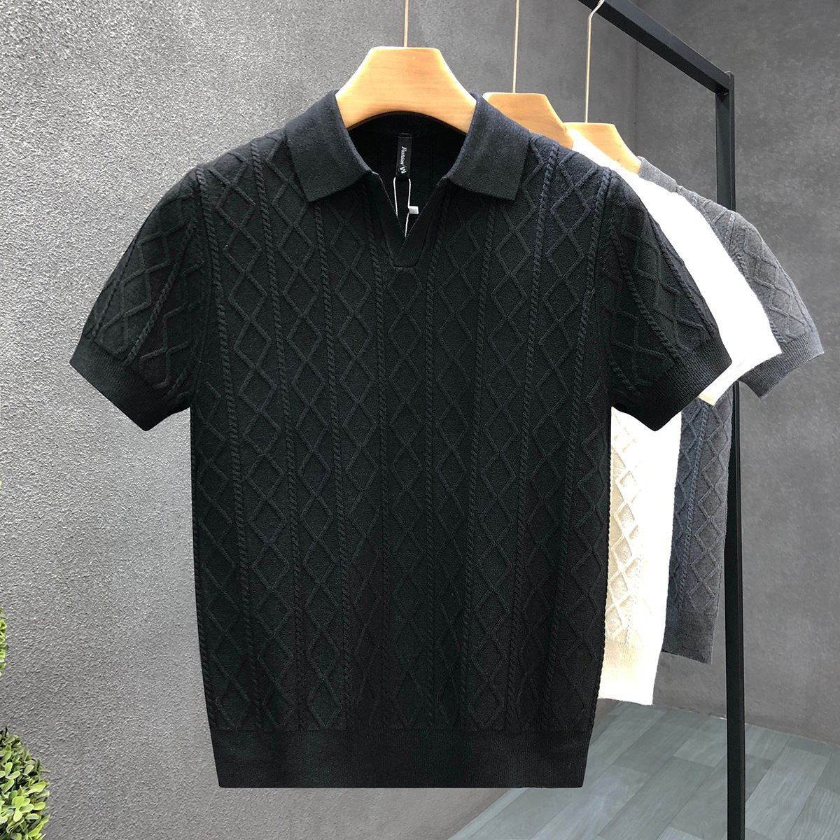 Designer T-shirt New Short-sleeved Knitted Men's Shirt Fashion Textured Polo Shirt Front Lapel Collar V-neck Tight Fit Style Business Luxury