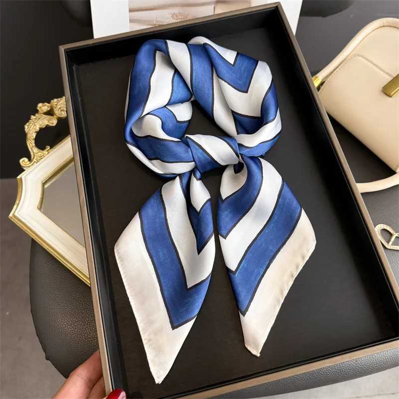 2026 New Geetric Stripes Print Silk Square Scarfs for Wen Suitable All Seasons Decorate Neck Ties Hijab Soft Foard Bandana X260328