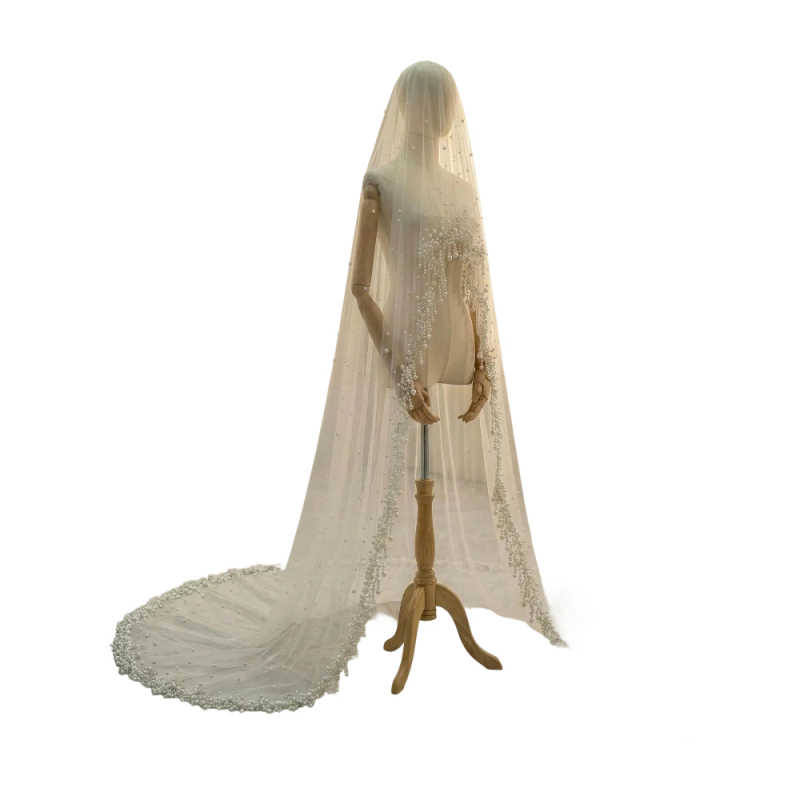 Luxury Pearls Wedding Veil Lace Long Special Beaded Royal Bridal Veil with Comb Tassels Wedding Accessories For Women Customized