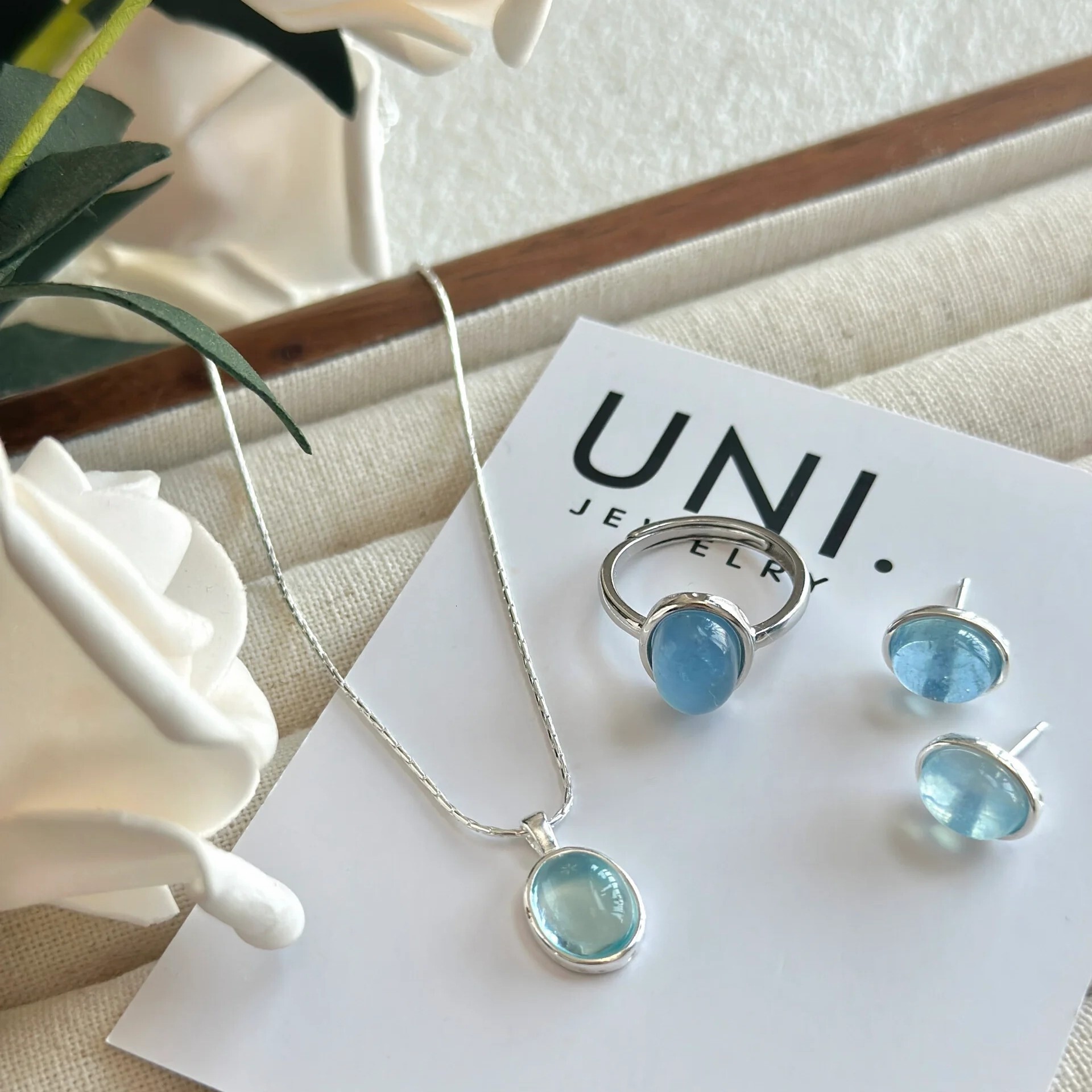 Designer luxury Ins Style Pearl Shell Summer Versatile Necklace for Women with Bowknot, Non-Fading Niche Design Clavicle Chain Jewelry