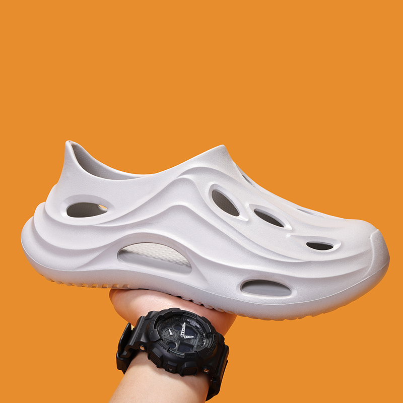 Chaoshiji Men's Fashion Platform Summer 2026 Thick Sole Soft Eva Clogs Garden Shoes For Women Hollow Out Non Slip Beach Sandals Ddmymonkey