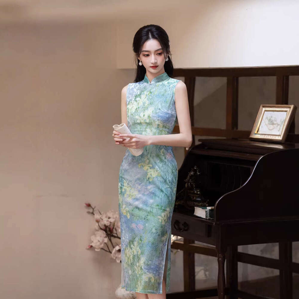 2026 Retro New Chinese Style Gold Diamond Velvet Modified Sleeveless Cheongsam For Artistic Girls, Slim Fit Elegant Daily Dress Qipao Hanfu Silk