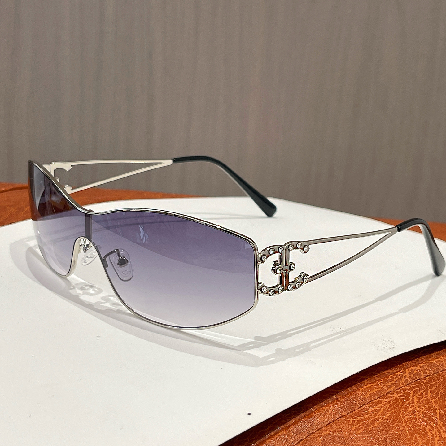 Luxury Brand Designer Sunglasses Style Vintage Double C Sparkling Diamond Sunglasses Large Frame One-Piece Lens Silver Frame Metal Inlaid Diamond Sung