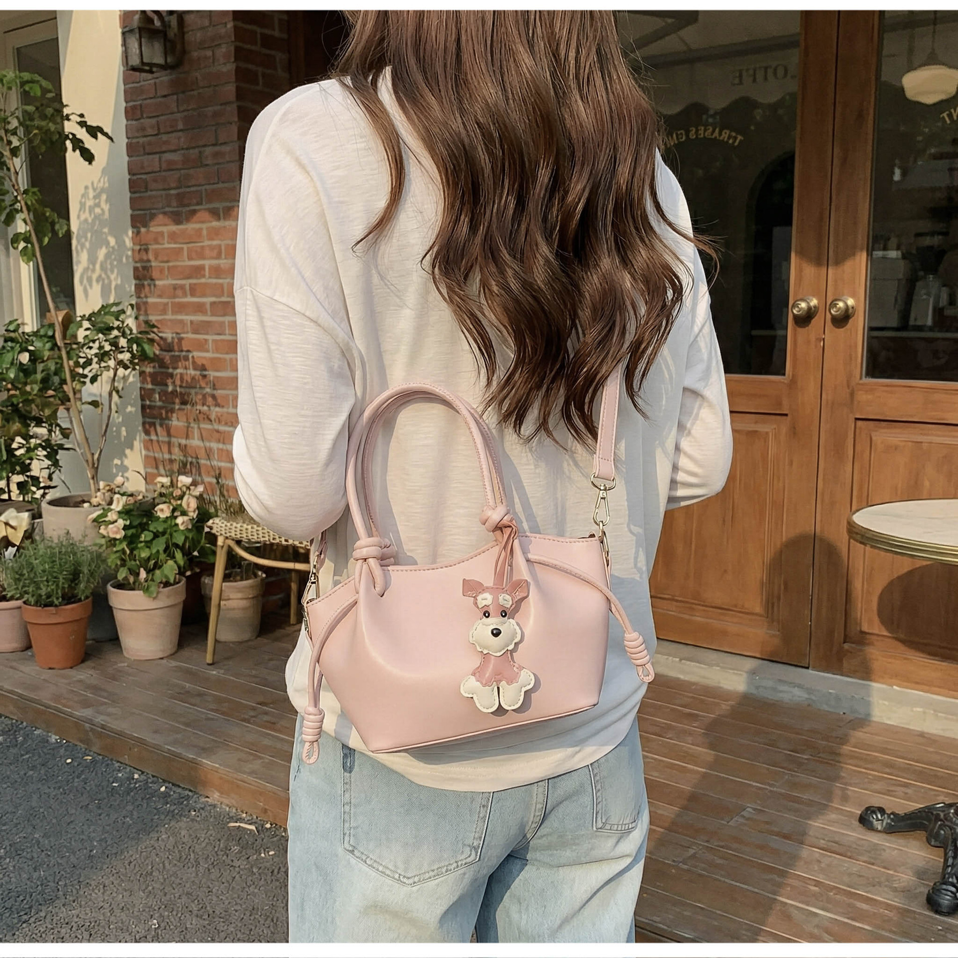 Niche design large-capacity handbag 2026 new model, feminine fashion versatile commuter crossbody tote bag
