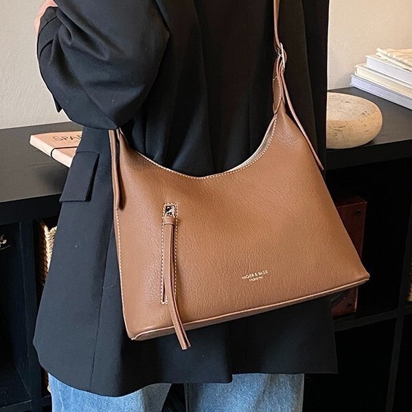 New women's handbags, ladies' shoulder autumn and winter girls' simple backpacks, crossbody bags, trendy bags