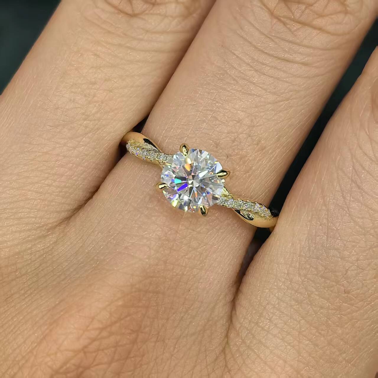 Elegant S925 18K Gold Plated Moissanite Wedding Ring 1Ct Oval Cut Prong Setting Wedding Jewelry Moissanite Ring