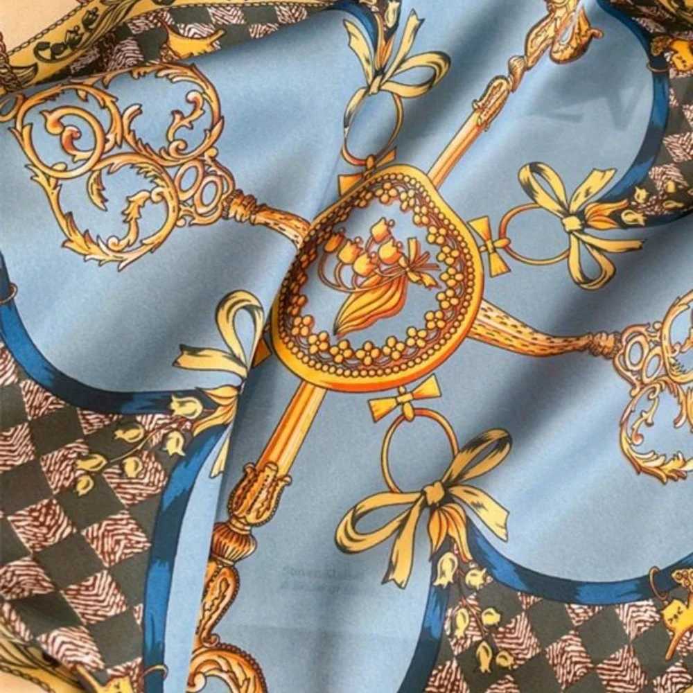Ladies fashion scarf 70x70cm new silk satin square scarf elegant womens accessories suitable for all seasons Z260330