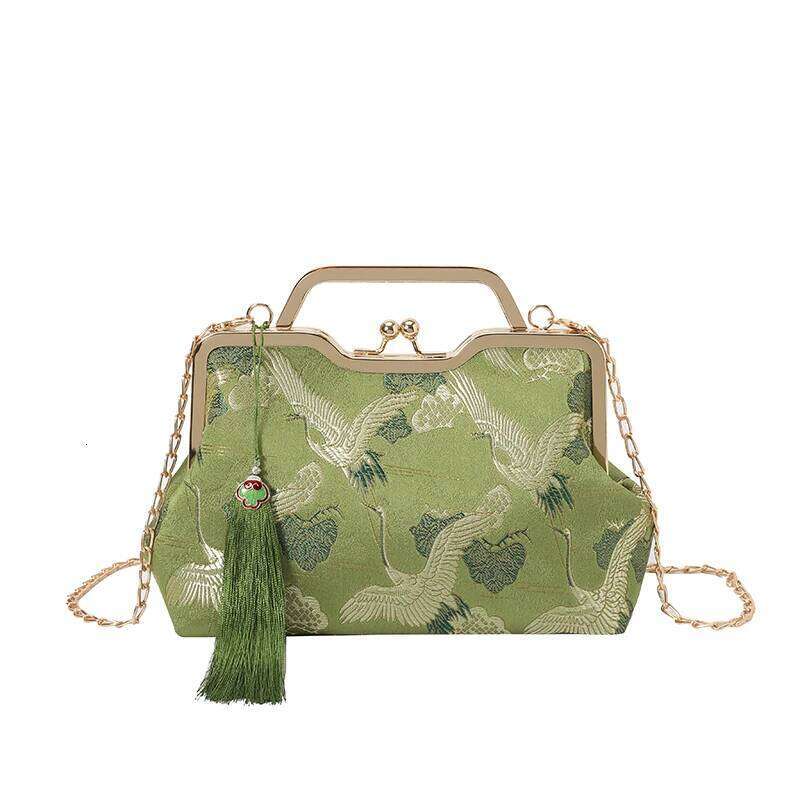 Chinese Embroidery Vintage Women Tassels Shoulder Bag Crossbody Bags Lock Shell Clip Designer Handmade Wedding Chic Clutch Lady Handbags And Purse