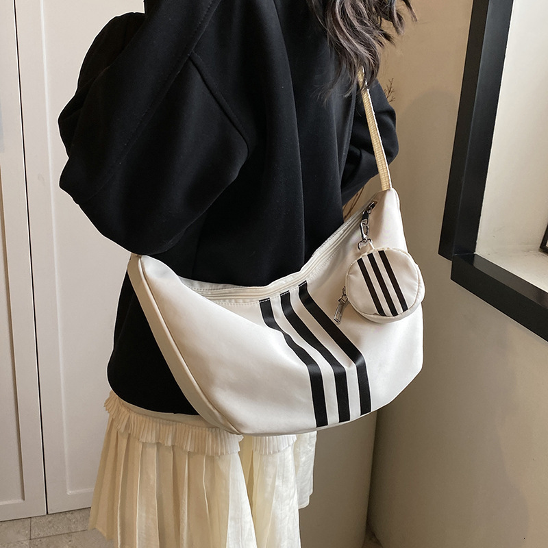 New Fashionable Niche Design Crossbody Korean Version Versatile Casual Dumpling Work Commuting Shoulder Bag for Women