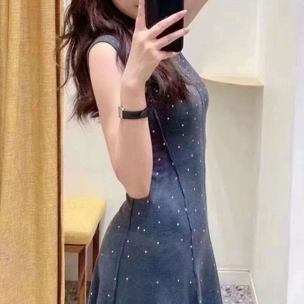 2026 Designer S18 Elegant French Embroidery Half High Neck Slim Sleeveless Grey Knitted Women's Dress