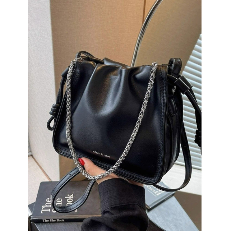fashion versatile chain for women, new pleated cloud small square bag, 2025 autumn and winter niche crossbody bag
