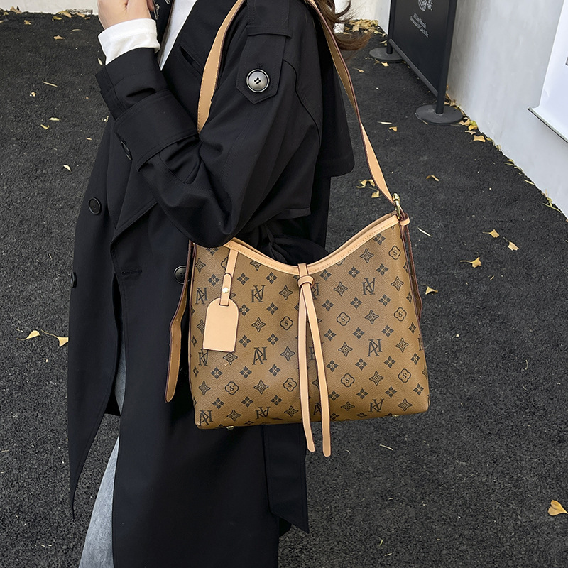 Free shipping Designer bag Women's Versatile Large Capacity Tote Bag with Shoulder Strap - Classic Plaid Design Superiority white