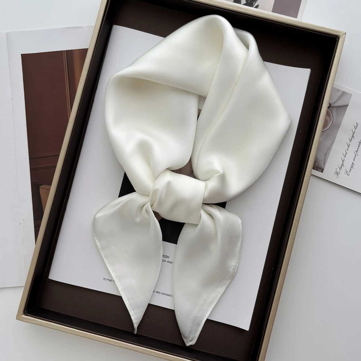 70cm Small Square Scarf Soft Satin scarf Geetric Print Neck Protection Fashionable Versatile Neck Warmer Scarf X260328