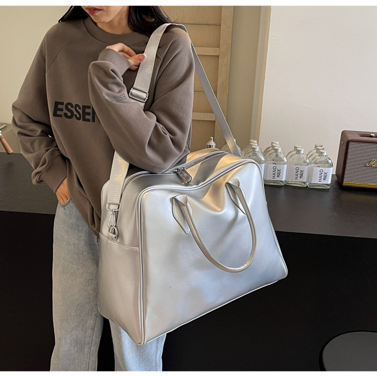 2026 new minimalist large capacity shoulder bag, lightweight and fashionable travel bag, solid color Boston yoga and fitness bag, handbag designer bag