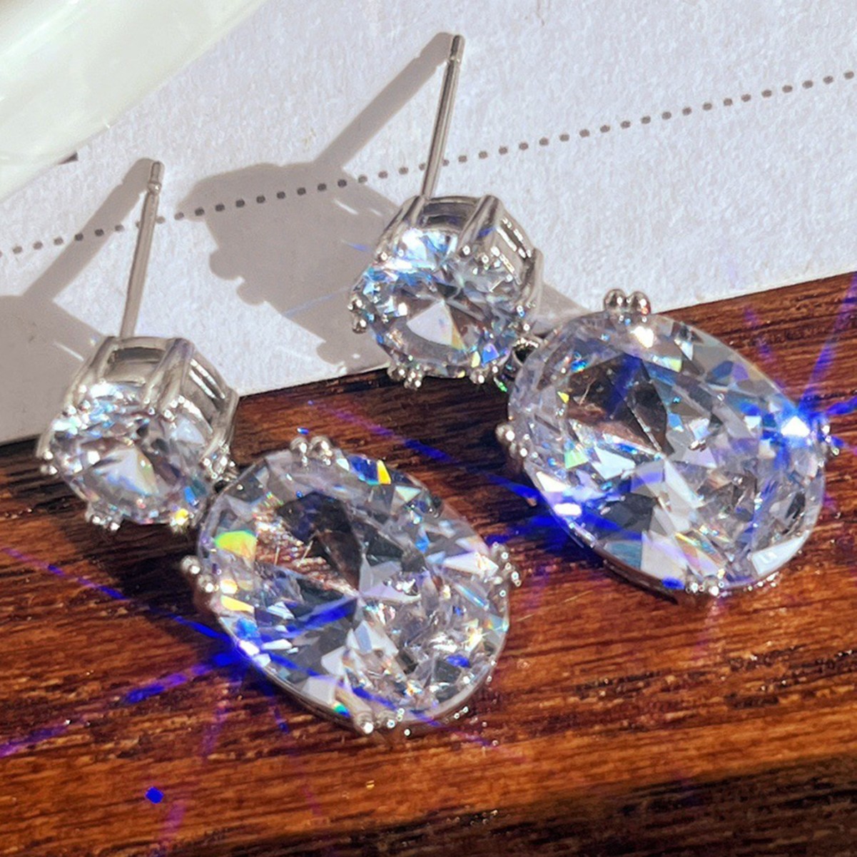 Classical Exquisite 18K White Gold Plated Oval Shape Cubic Zirconia Dangle Earrings for Women Sapphire Crystal Diamond Drop Earrings Stud Earring Jewe