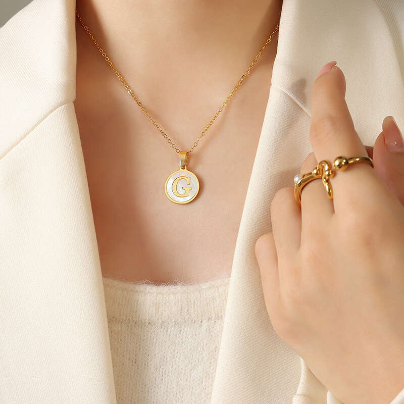 Personalized 26-letter Internet-famous White Seashell Round Design For Women, Titanium Steel Pendant Necklace That Does Not Fade