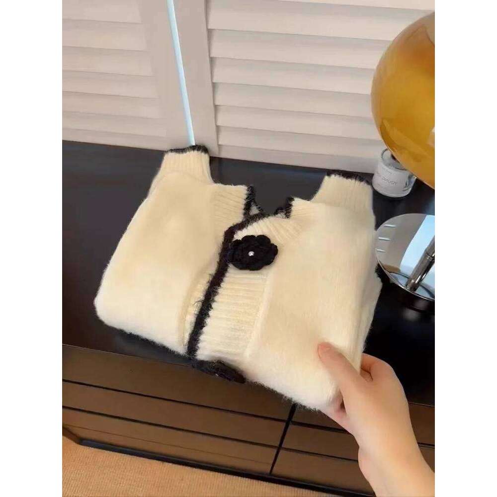 Women's Small Fragrance Style Camellia Sweaters Cardigan Autumn New O-Neck Long-Sleeved Sweater Temperament Knitted Tops