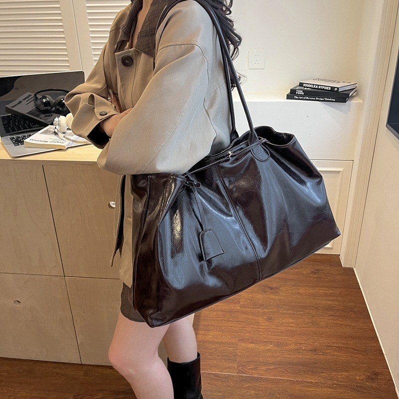 2026 New High end Large Capacity Women's Handbag, New Multi functional Commuter Crossbody Bag, Popular Shoulder Bag, Designer Bag