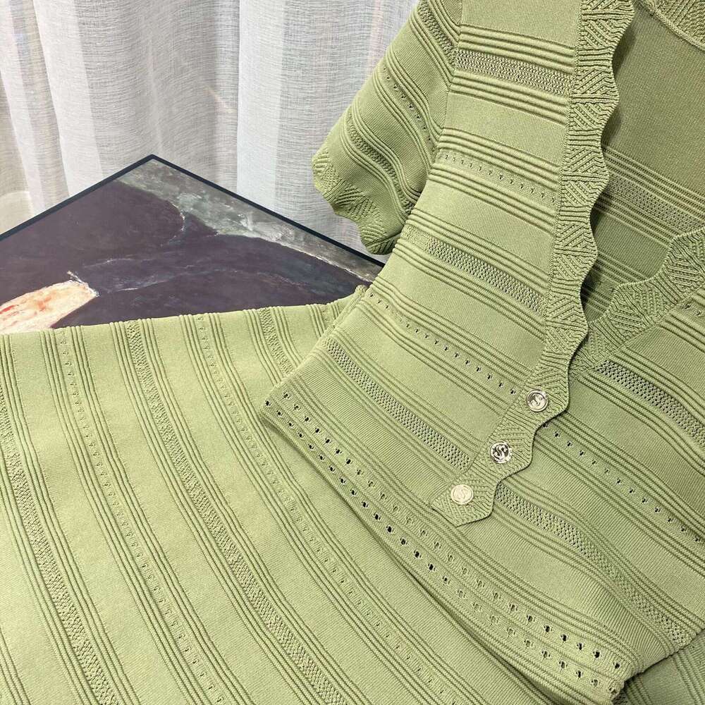 Summer designer elegant high-end green women's clothing French D17 niche light luxury exquisite fashion women's knitted dress