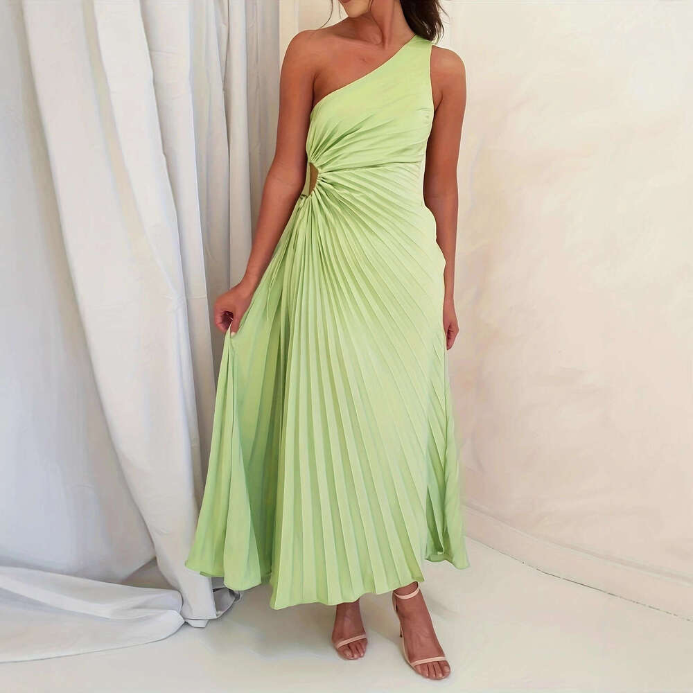 European and American autumn and winter S18 new women's single shoulder asymmetrical collar dress solid color pleated dress