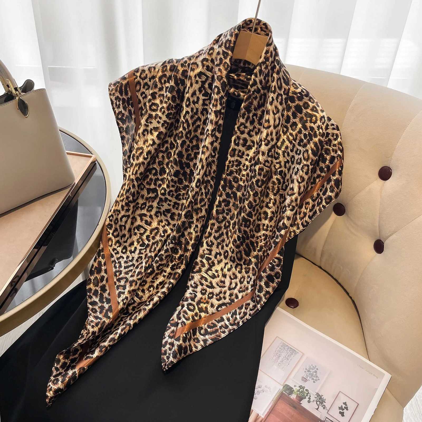 New Luxury Brand Leopard Print band Scarf Wen Fashion Silk Satin Hair Band Bag Wrist Bandana Neckerhf Shawl Wraps X260328