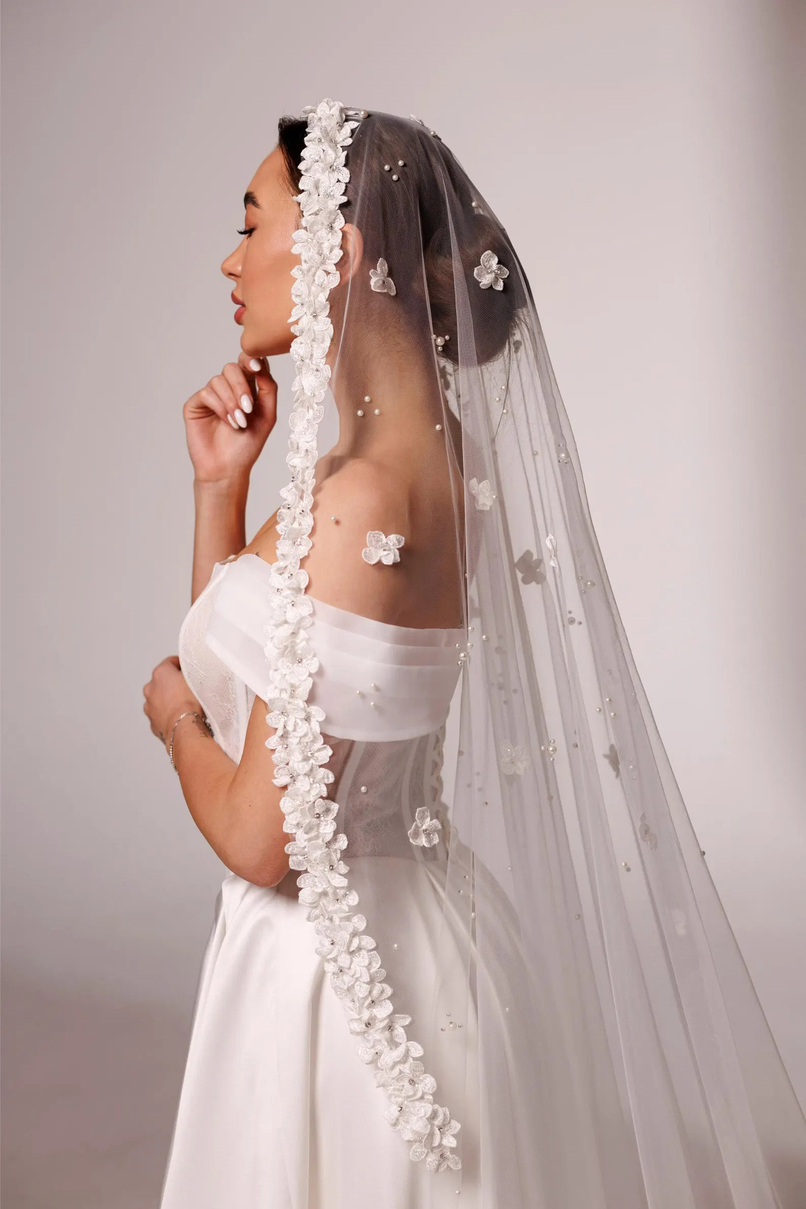 Fashion Bridal Veils Long Appliques Lace Wedding Veil 1 Layer 3 Meters Long Tulle For Brides Hair Accessories Custom Made