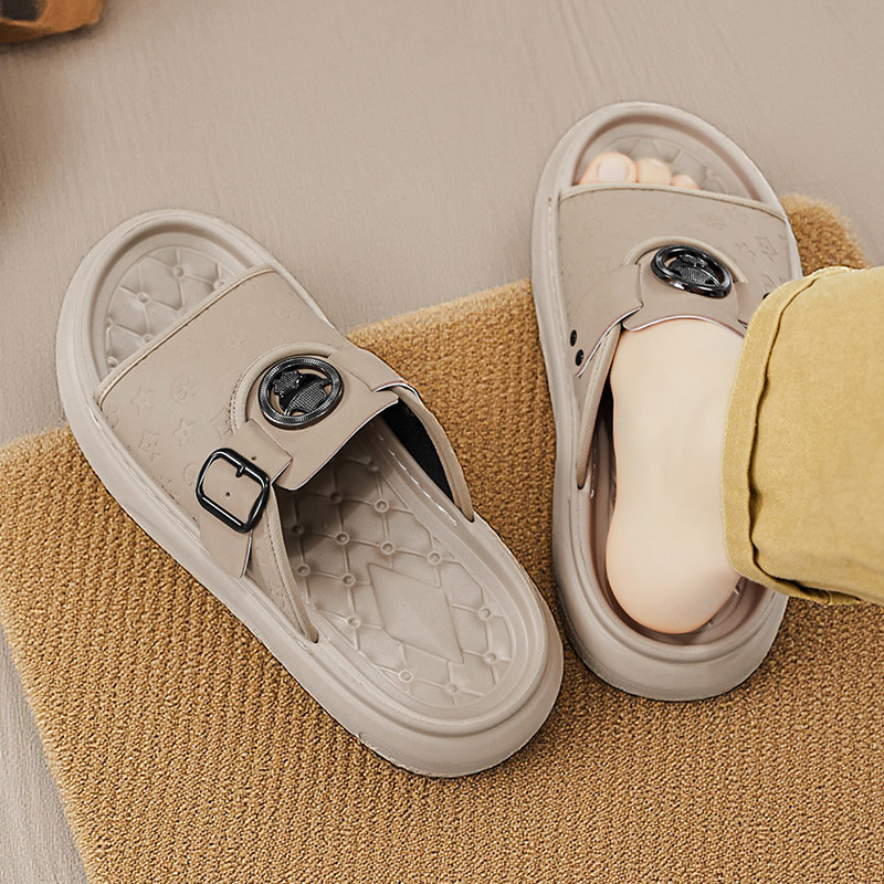 Men's Slippers 2026 Summer New Style Embossed Design Soft Sole Comfortable Beach Slippers Fashionable Casual High-End Look Cool Slippers