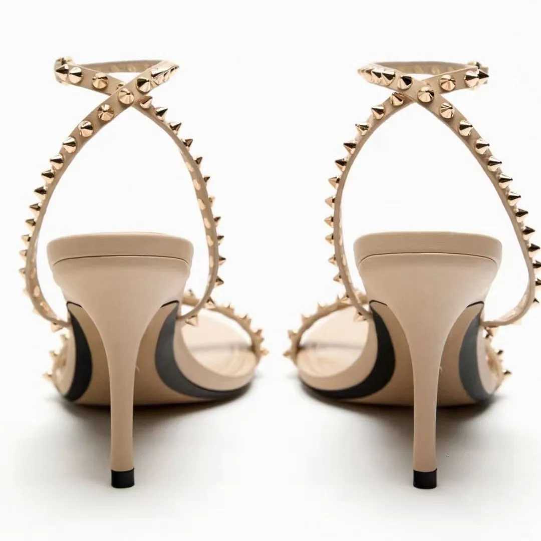 2025 Summer New Product Rivet High Heel Strap Pointed Sandals Womens Thin Heel Large Sandals Fashion Banquet Womens Shoes Z260330