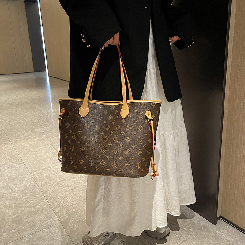 Autumn Winter Women's New Handheld Vintage Floral Tote Niche Design High-end Large Capacity Commuter Shoulder Bag