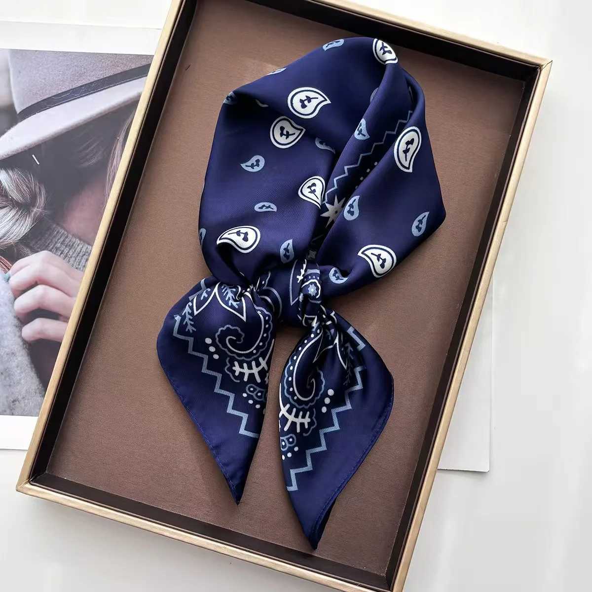1 Pcs Paisley Bandana Scarf for Wen Lightweight Satin Silk Like band Versatile for Hair Neck Wrist Boho Style X260328