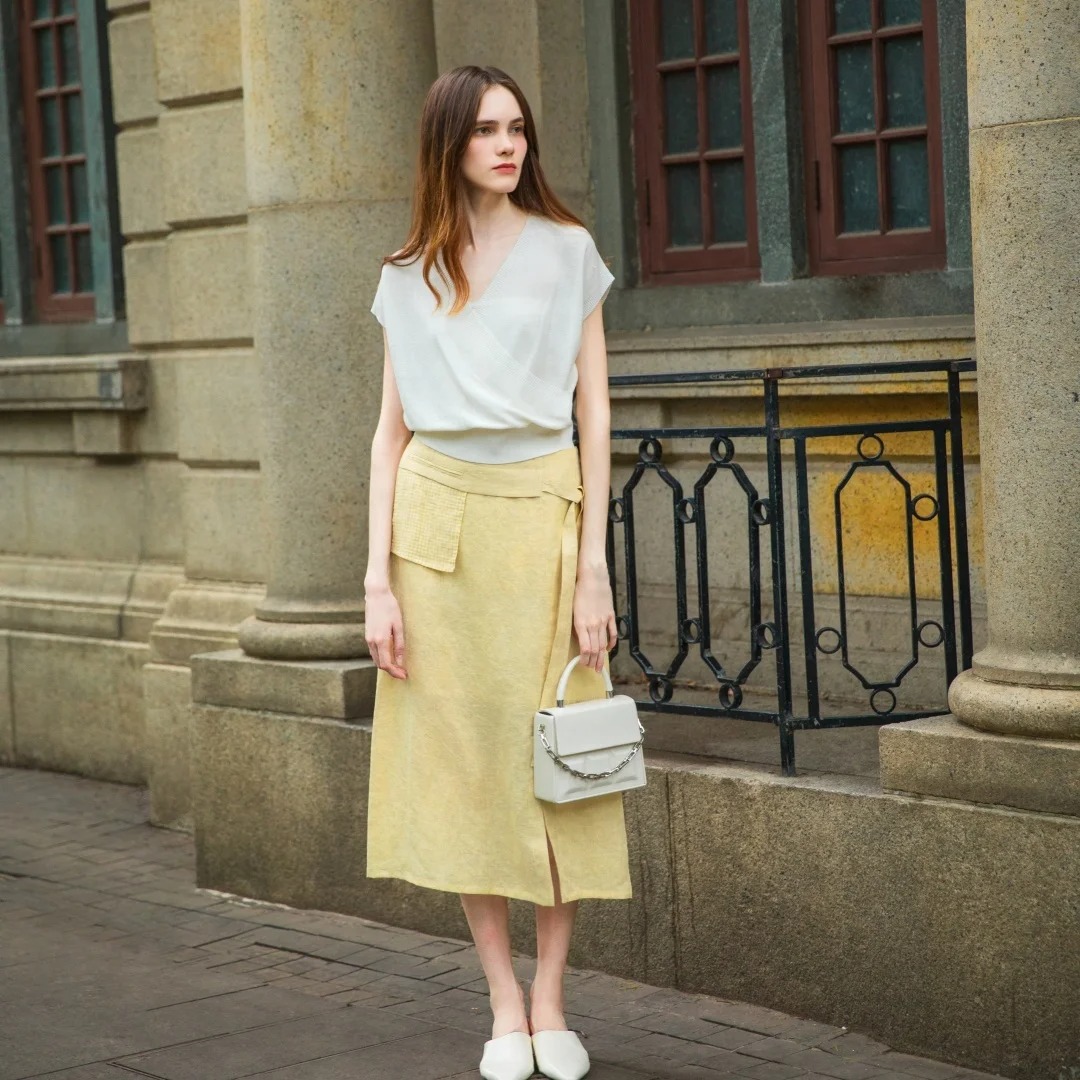 Designer Women's White Wrap V-Neck Knit Top Cap Sleeve Elegant Cross Front Ribbed Hem Minimalist Summer Office Casual Blouse French Style Shirt