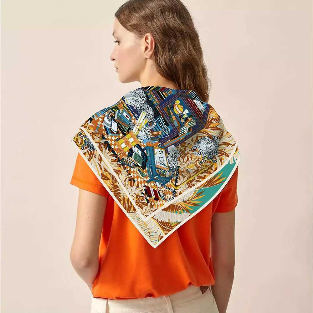 Luxury Brand Leopard Jungle Square Scarf Wen Twill Silk Scarves Wraps Beach Shawl Hijabs Large Foards Neckerchief wear X260328