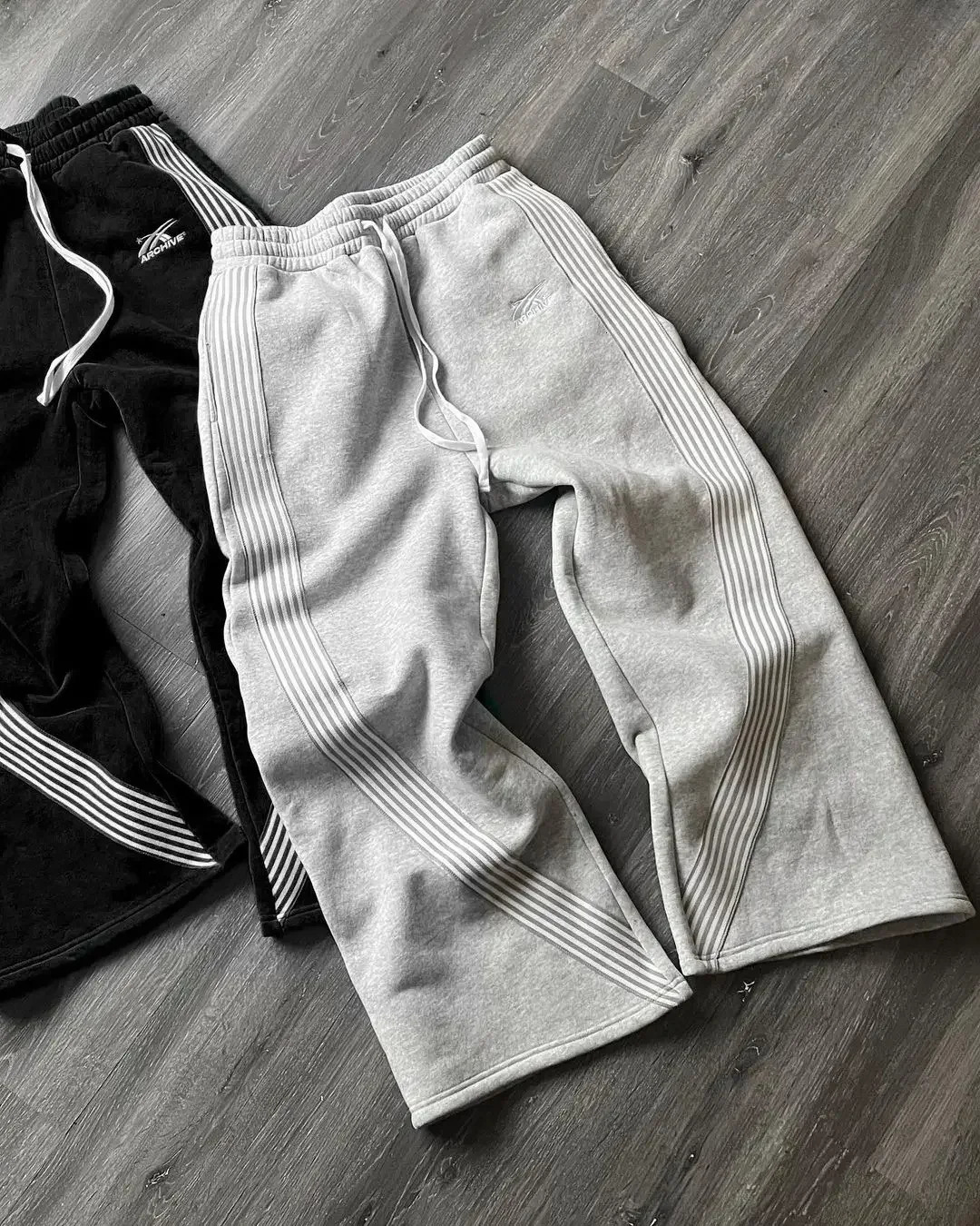 Casual Grey Embroidered Trousers Y2k Running Lace Chandelier Trousers Functional Tactics Camouflage for Men and Women 260330