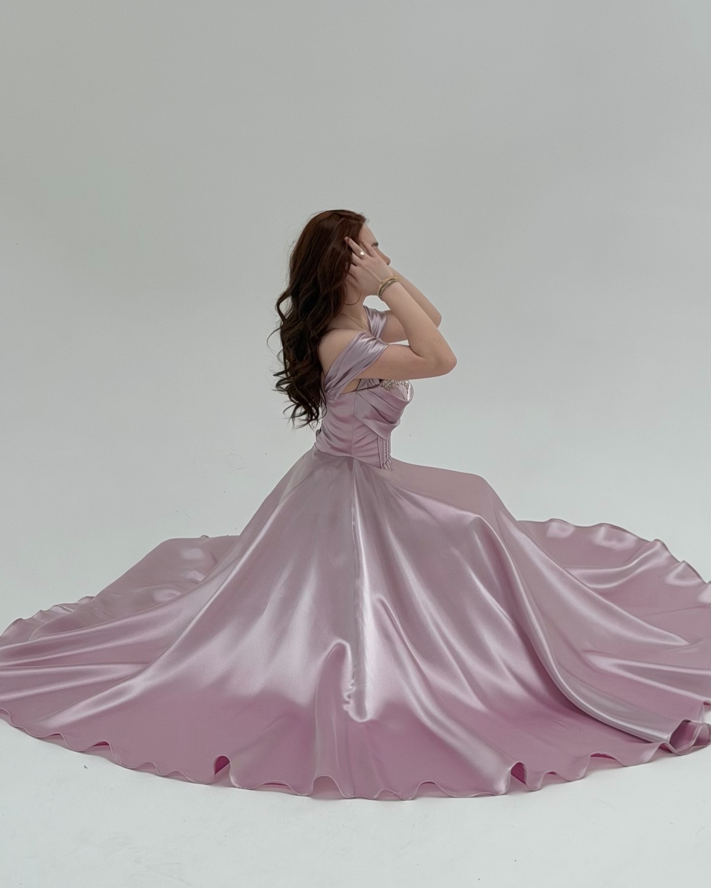 Glamorous Prom Dresses Sweetheart Off Shoulder Sequins Beads Appliques Satin Customized Sweep Train Evening Party Vestido De Noite