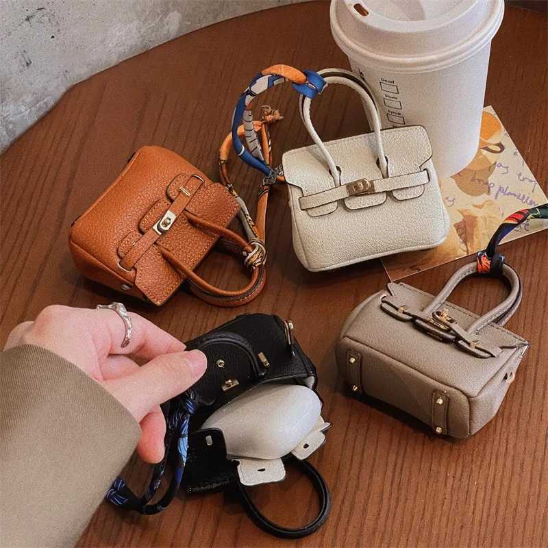 Hot Mini Bag Pendant Small Keychain Case Accessory Family Mini Earphone Bag Accessories Pendant Key Chain Decoration Gift Z260330