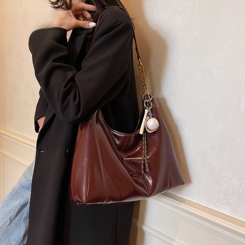 High-End Wedding Red for Women 2025 New Light Luxury Niche Large Capacity Commuter Tote Bag