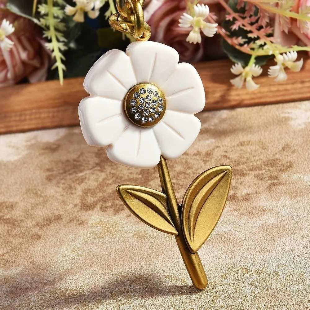 Cute Floral Flower Bag Pendant Alloy Gold Handbag Decor Backpack Decoration Bag Charm Car Key Chain Gifts Z260330