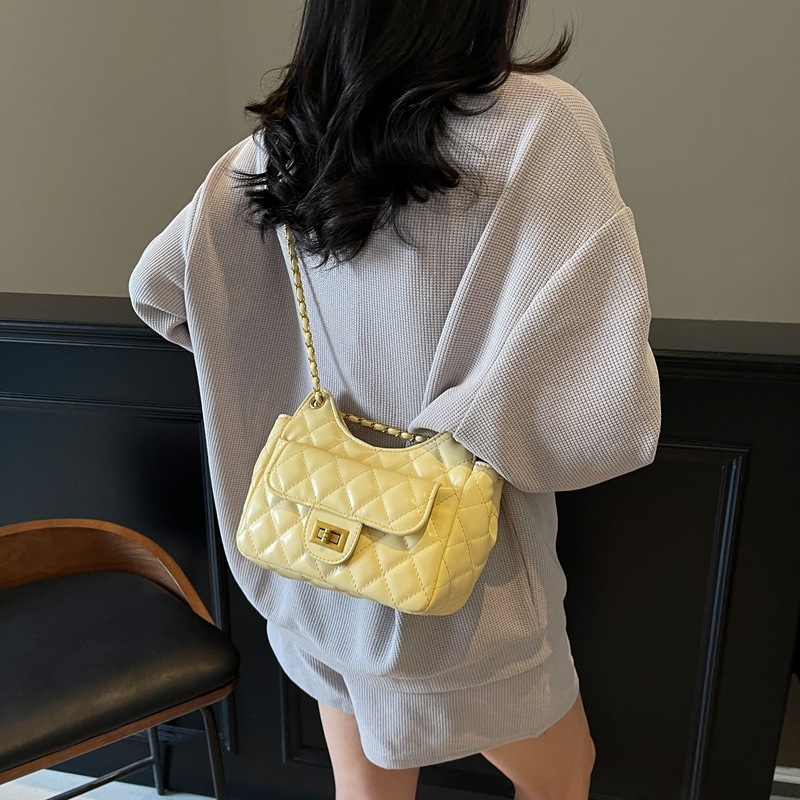 High-Quality Textured Diamond Chain Underarm for Women 2024 New Trendy Versatile Popular Small Square Single Shoulder Crossbody Bag