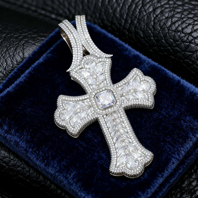 Necklace Pendant With High End Feel New Fashion Hip Hop Diamond Studded Oversized Cross Necklace Exaggerated Accessory Designer Necklaces Luxury Jewel