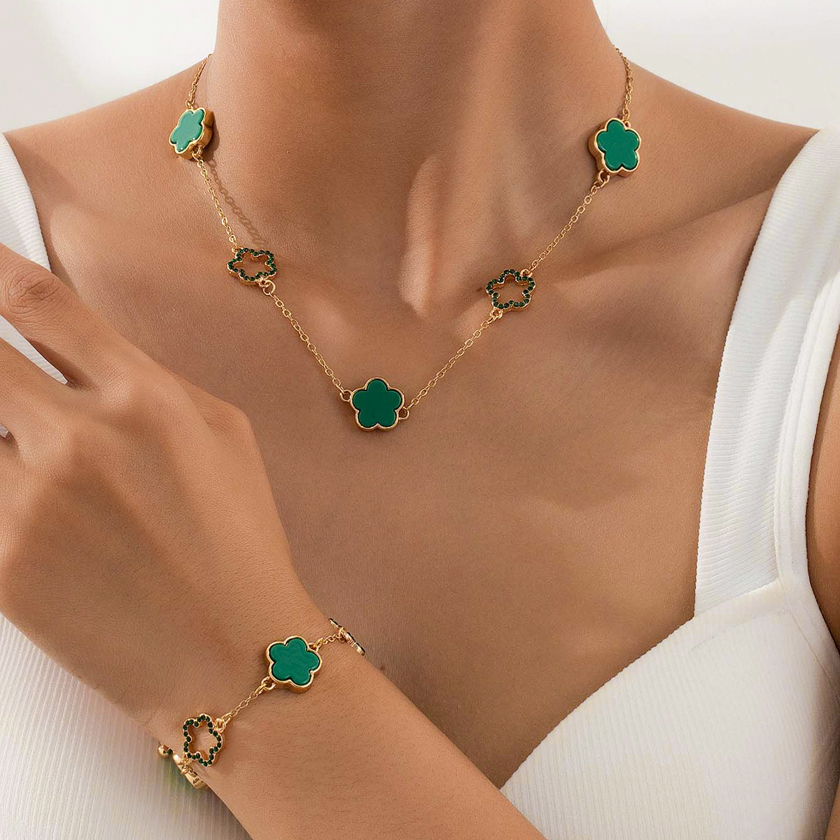 Designer Luxury 2-piece Fashion Simple And Versatile Metal Spliced Chain Clover Leaf Women's Bracelet Necklace Jewelry Set