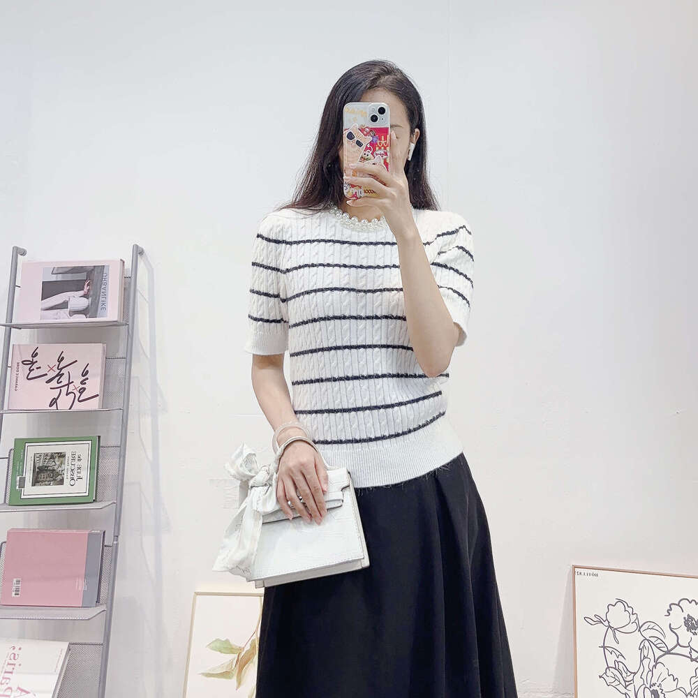 2026 autumn and winter new designer women's French retro striped wool sweater pearl round neck D17 short sleeved pullover