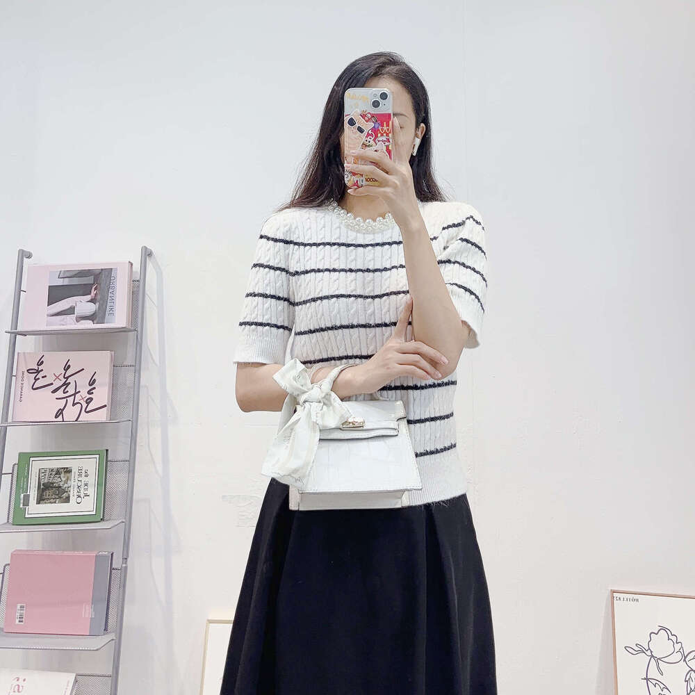 2026 autumn and winter new designer women's French retro striped wool sweater pearl round neck D17 short sleeved pullover