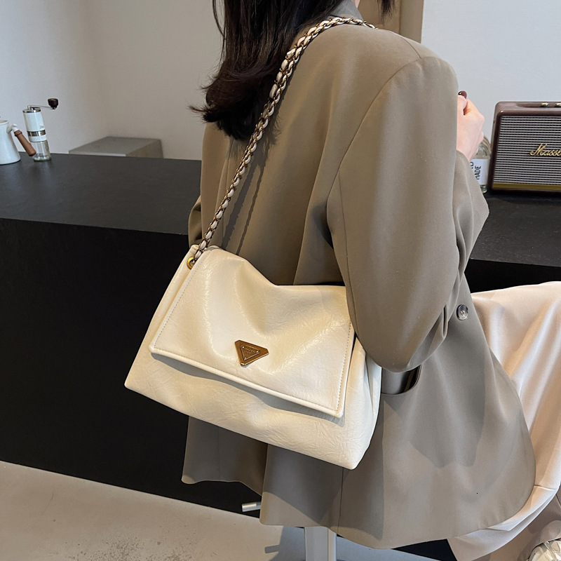 Vintage Large Capacity Shoulder for Women New Chain Underarm Soft Leather Texture Commuter Handbag Crossbody Bag