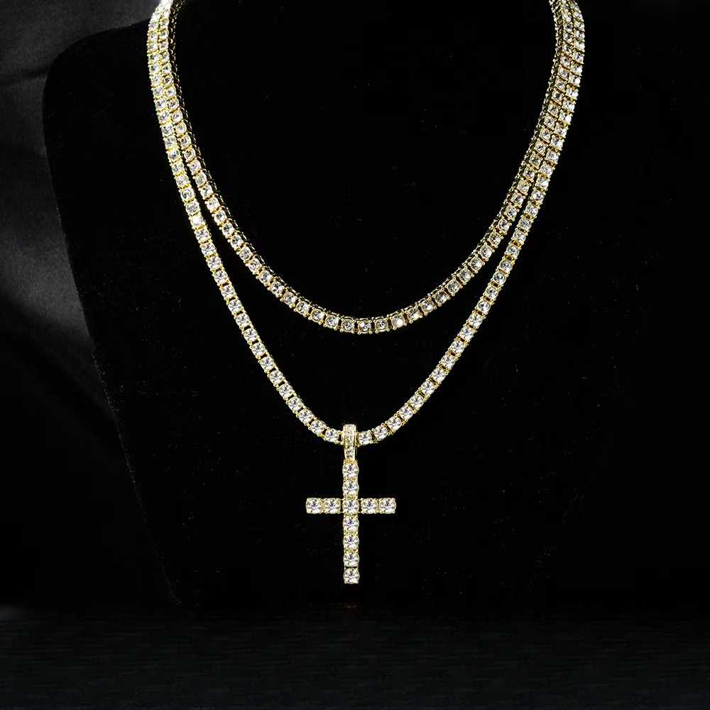 Hip-hop trend, cross-shaped morganite popular pendant. Two types of chains are available. Men's high-end jewelry, ideal gift for festivals.