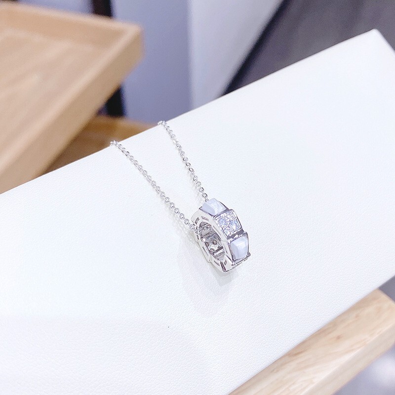 Necklace Gold Plated Full Diamond Natural Mother-Of-Pearl Snake Bone Necklace For Women Elegant Fashion Versatile Snake-Shaped Collarbone Chain Neckla