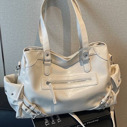 2026 New Women's Luxury Handbag Spring/Summer New Rivet Motorcycle Bag Large Capacity Diagonal Shoulder Bag Single Shoulder Bag Designer Bag